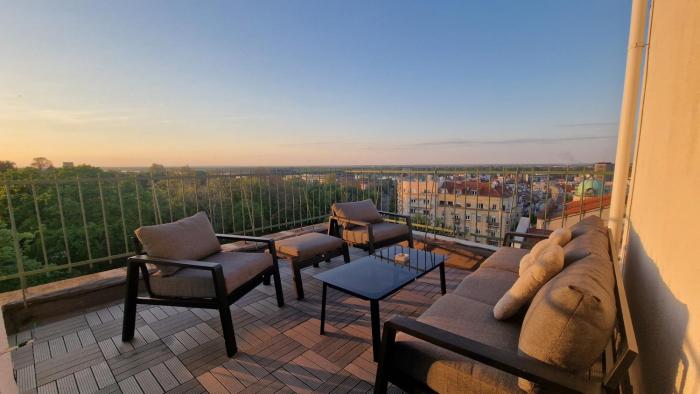 Penthouse Central Apartment