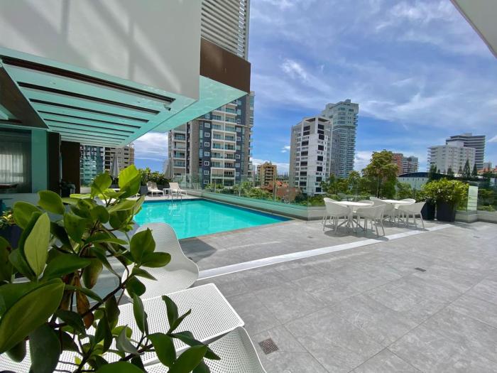 Modern 2 Bedroom Condo with Pool, gym, Wi-Fi.