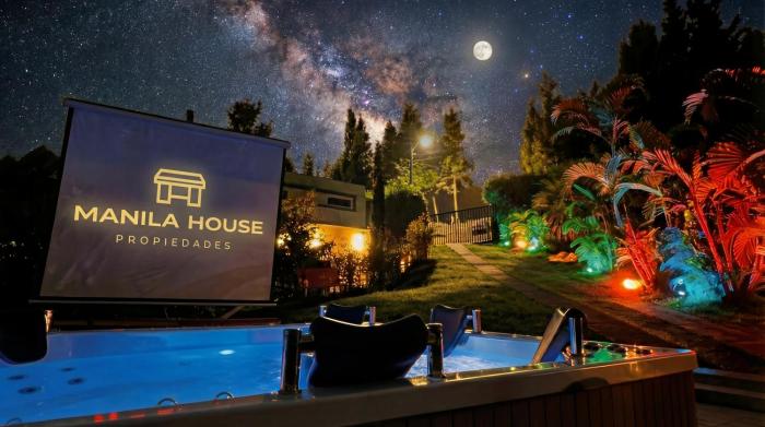Country house with a Jacuzzi for 10, a cinema, and 10 minutes from the airport - Finca Gabriela