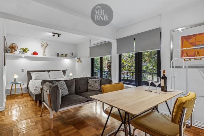 Padre Mariano Suites by Mr BnB