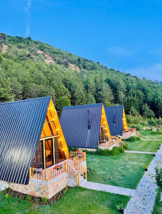 Alpine Cabins Gjinar