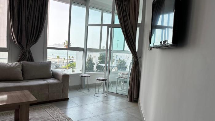 Sea View Apartment with Great Location & Fast WiFi Near TGV Station