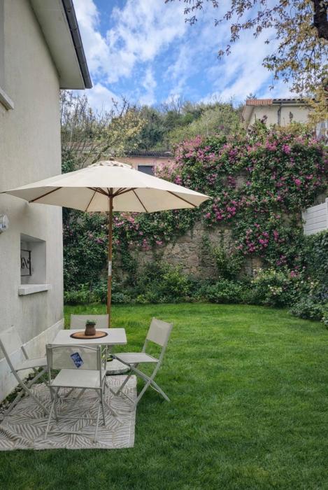 Appartement proche centre parking jardin