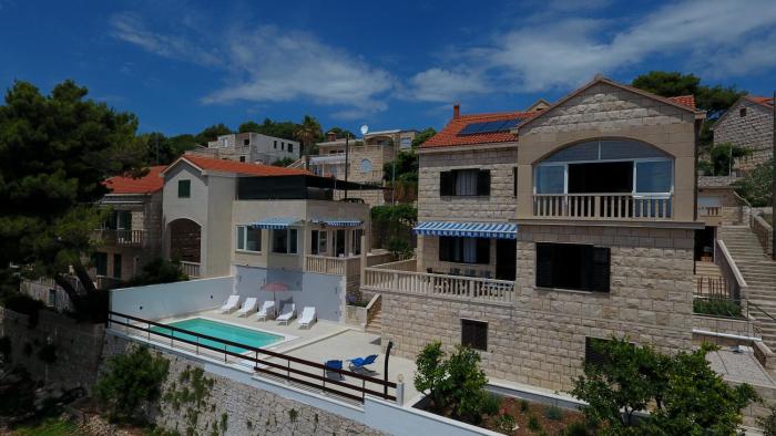 Family-friendly apartments with swimming pool Selca, Brac - 22810