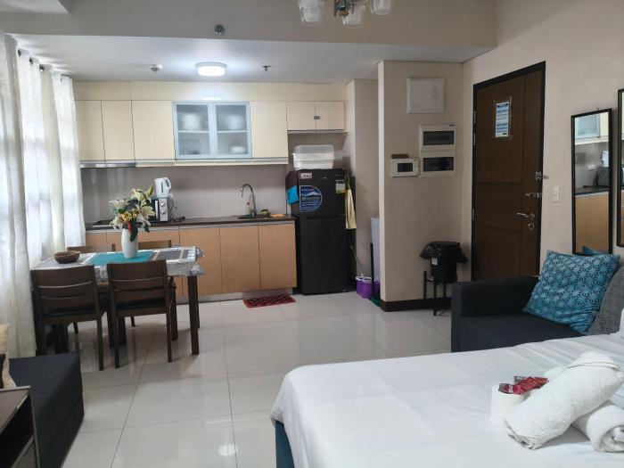 M&V Condotel Near NAIA Terminal 3
