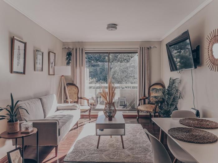 Hermoso Departamento Central en Concepción - hasta 4 camas - 2 Dormitorios - 1 Baño - 1 Estacionamiento - Mejor Evaluado en Chile 2023-2025 - Incluye Consola de Juegos Retro - Te ayudo con panoramas