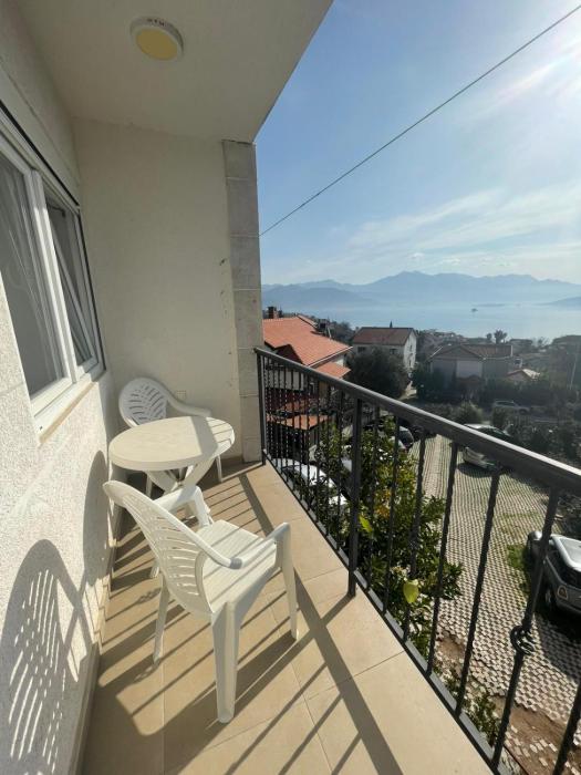 Mimosa Sun Apartment - with stunning seaview overlooking Boka Bay