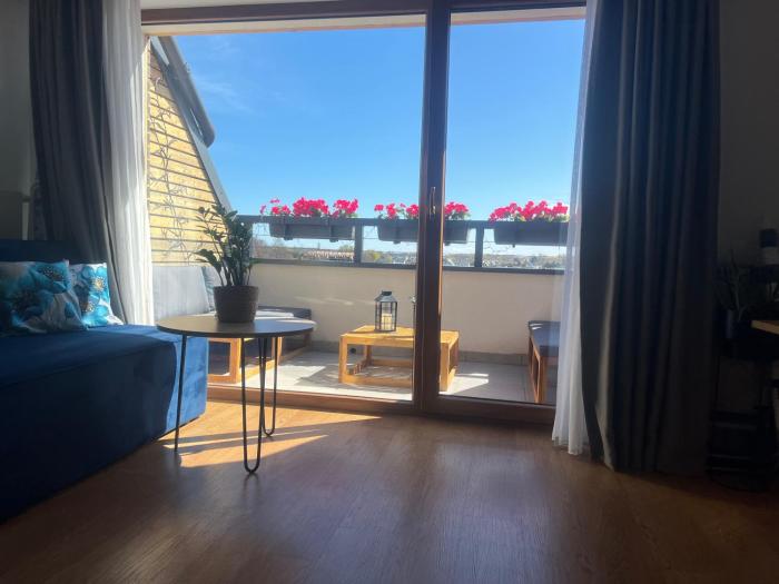 Apartament Niebieski Centrum Sarbinowo w budynku z restauracją, BASEN ZEWNĘTRZNY, PARKING W CENIE