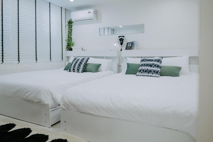 Hongik Univ Station Yeonnam Cozy Stay Airport Railroad 2 Queen Beds
