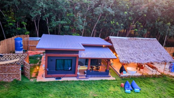 Your Red Earth Homestay Private Romance