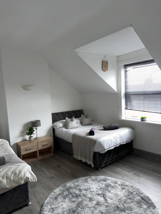Budget Rooms Lincoln City Centre , Fast WiFi & Self Check in