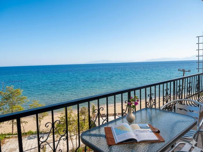 Zeus balcony by Infinity