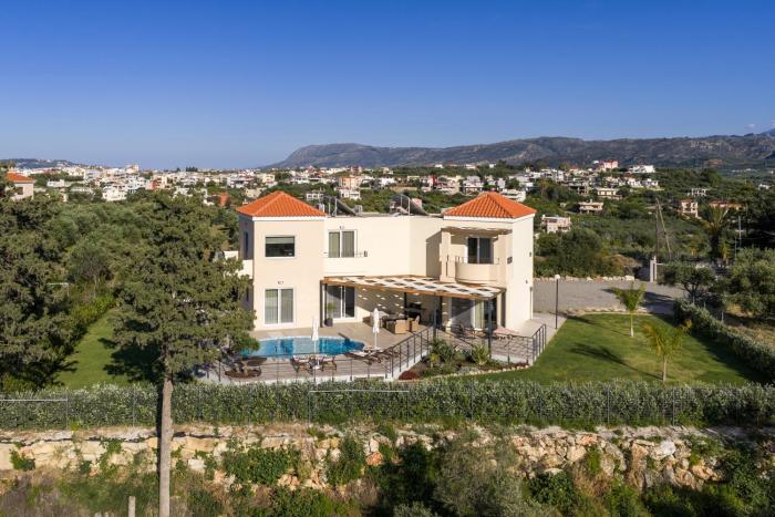 AéNaos Luxury Villa with Pool in Galatas