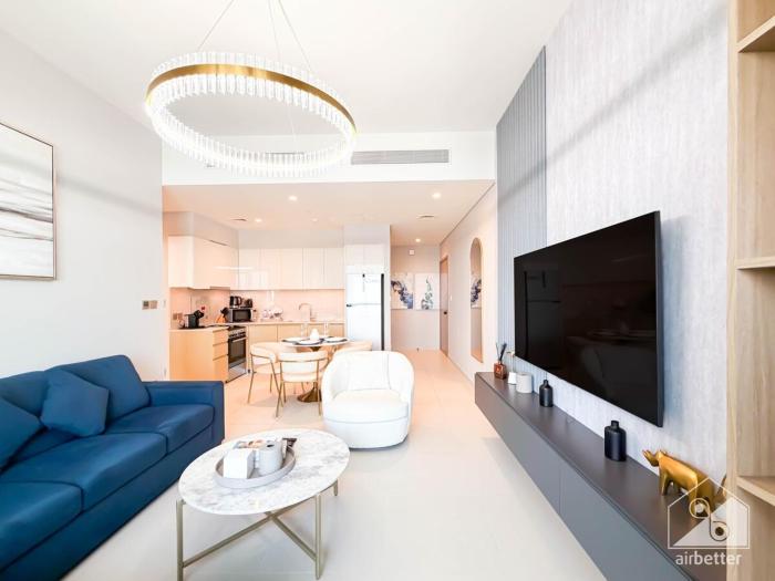 Downtown Luxury Apartment with balcony - Walk to Dubai Mall