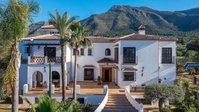 Loma Serena Luxury Villa met verwarmd zwembad en tennisbaan