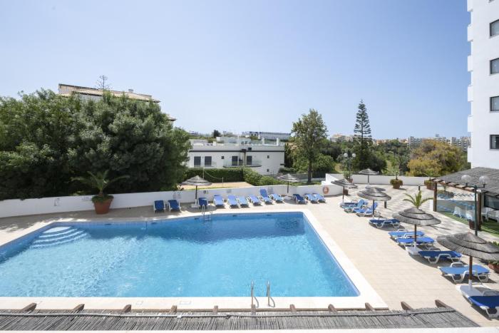 Albufeira Olympics 1BR Apartment with Pool & Balcony, by Hopstays