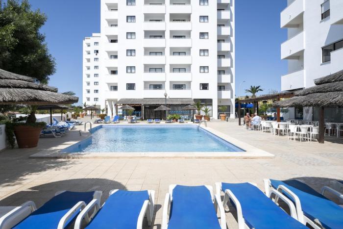 Albufeira Olympics 1BR Apartment with Pool & Balcony, by Hopstays