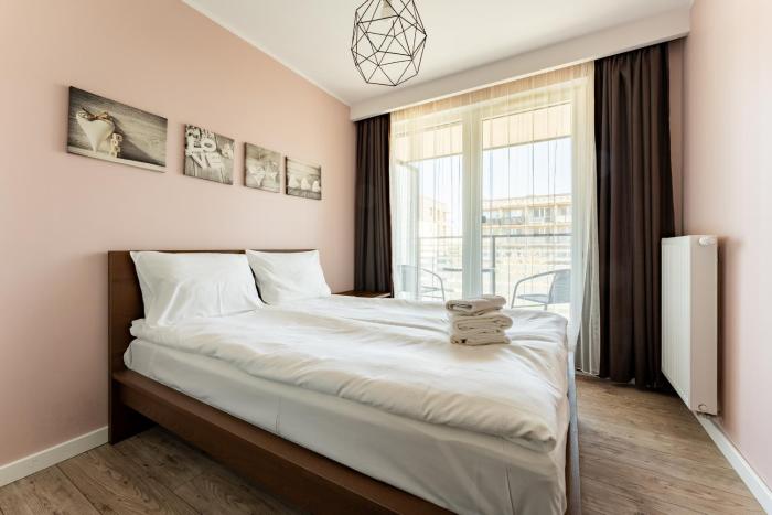 Zaspa Comfort Apartment by BookingHost