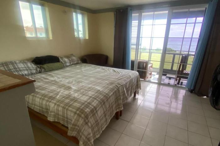 Oceanview Studio Apt w Pool Bar & Beach Access