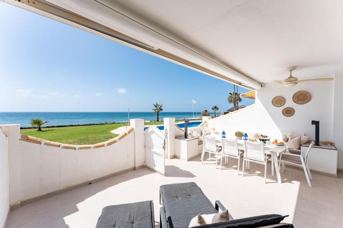 CT 406 - Faros Royal Beach - Beachfront Apartment