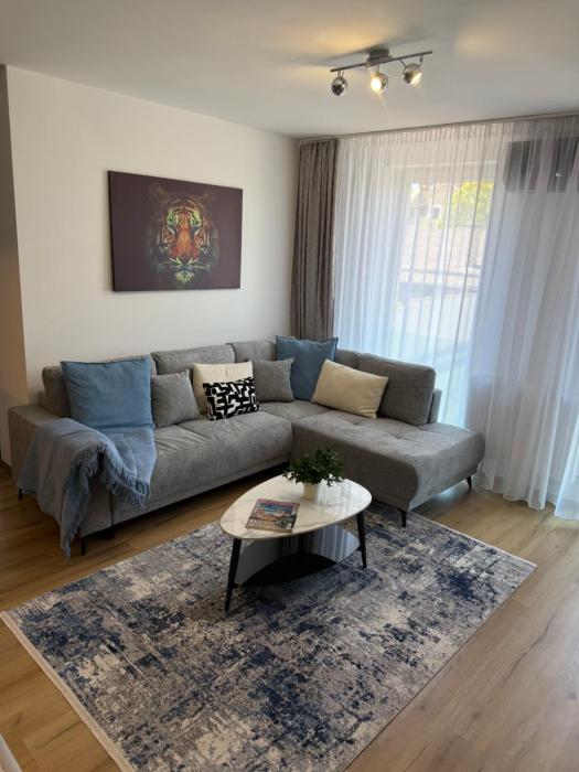 CSiP House with Free Private Enclosed Parking Place