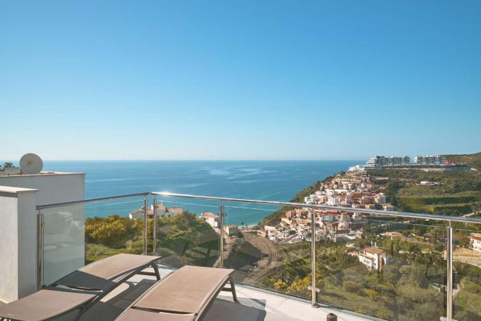 Penthouse Balcon del Mar Deluxe 4 - 3 Terraces, Heated Pool & Sea Views in Nerja