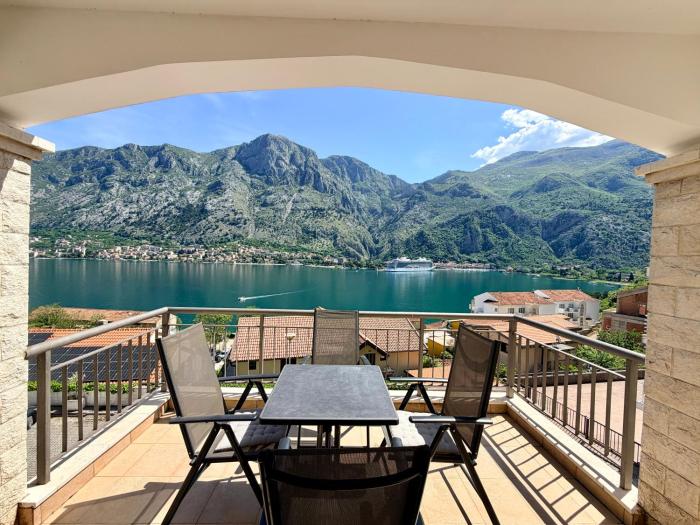 Breathtaking Kotor Bay Views, Pool & Relaxing 2BR