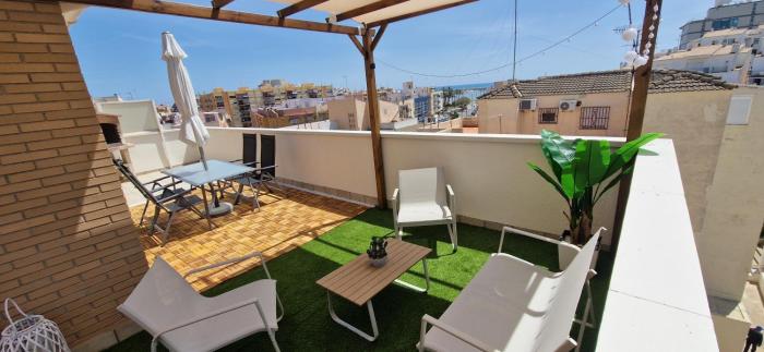 Ático con terraza y piscina