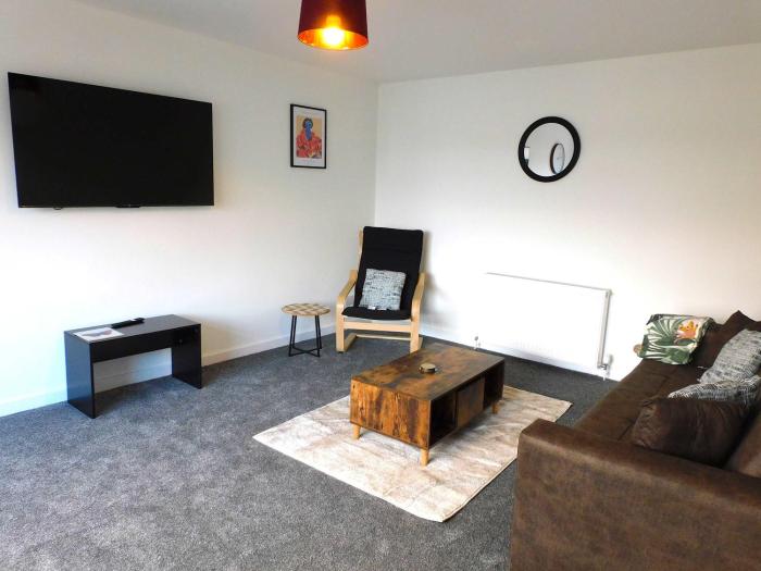 NEW - Large Fully Renovated House in East Kilbride