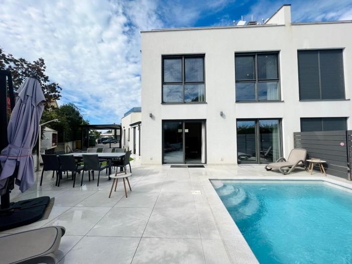 Villa JOKA with heated pool and huge roof top terrace