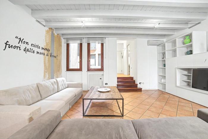 Carducci Central Chic Apartment- Verona