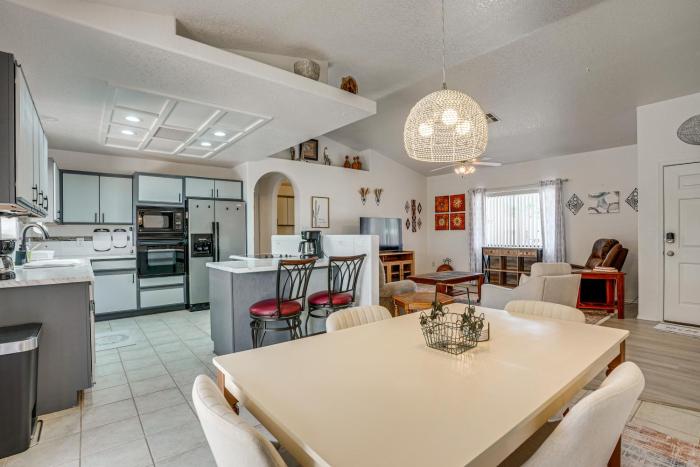 Spacious Yard! Yuma Escape, Near Shops & Golf