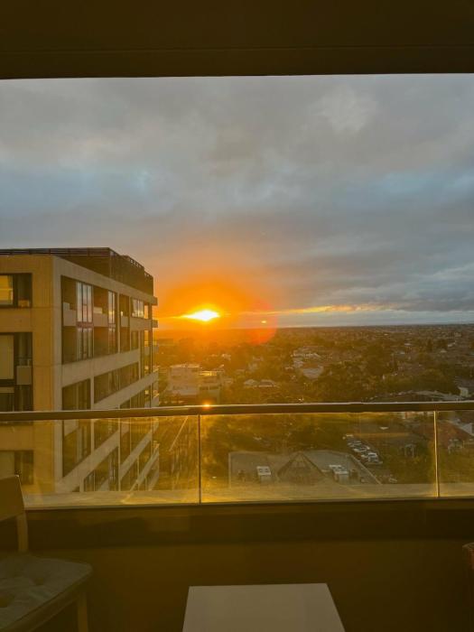 Birds Nest with sunset views in Moonee Ponds