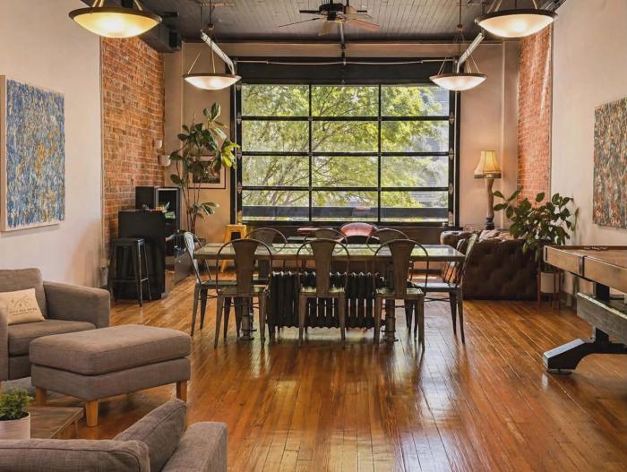 Spacious State Street Loft - 2 bed - 2 Bath - Downtown