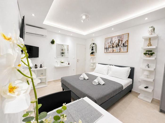 Semi-Basement Studio in Authentic Athens -by ΜΡS