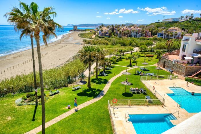 3180 Seafront apartment with panoramic views
