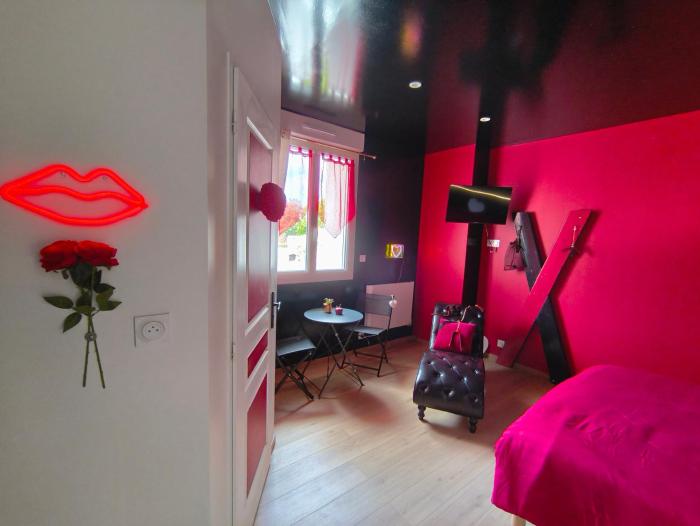 LOVE Room intime & élégante-Expérience Romantique près de Royan, Côte Atlantique