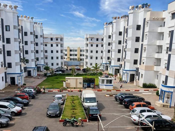 Spacious 2BR Apartment with Moroccan Salon near Aquaparc Tamaris, Casablanca