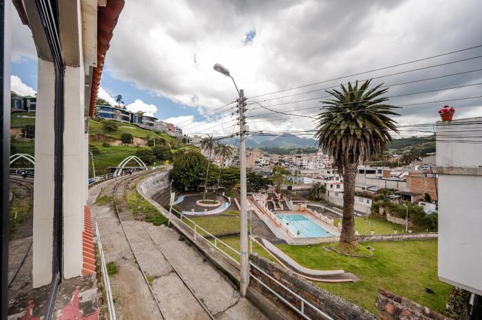 Casa junto al Mercado Copacabana centro de Otavalo