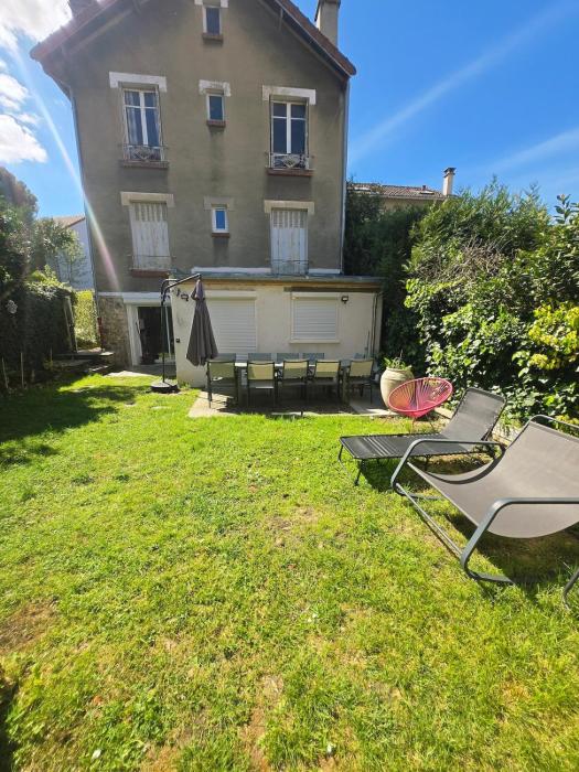 Apartment with private garden at 5 min to station and Paris 15 min