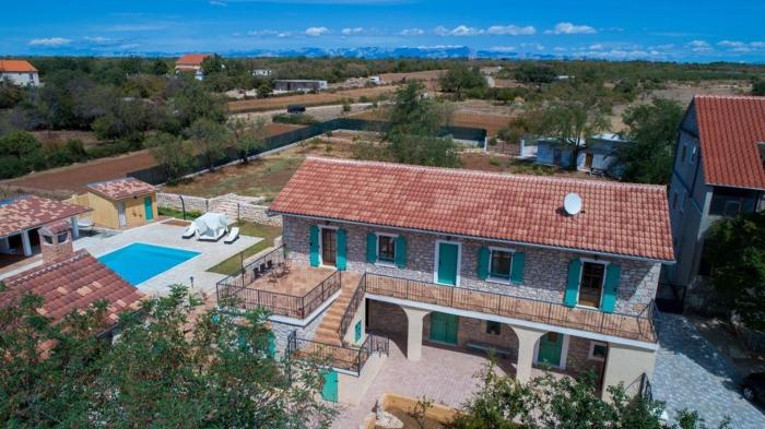 Luxury villa with a swimming pool Gornje Rastane, Biograd - 17837