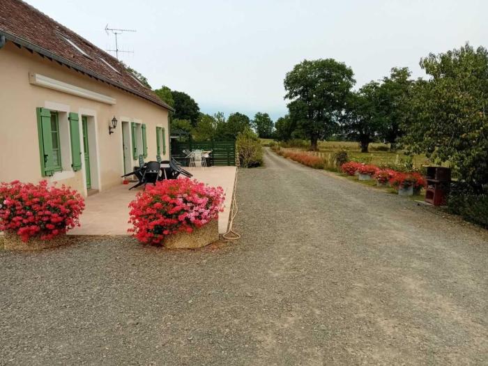 Ancien corps de ferme restauré avec jardin clos, proche A11, 3 chambres, barbecue, calme garanti - FR-1-410-343