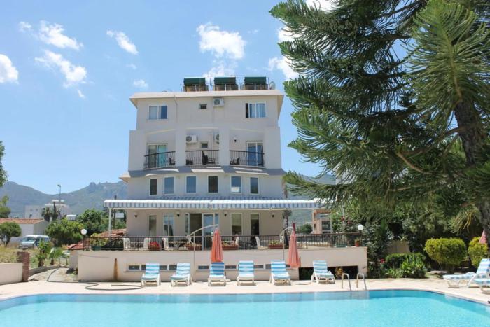 Marsin Hotel & Bungalows