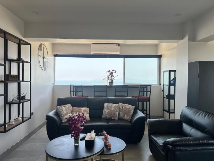 Beautiful 2-Bedroom Apartment with Pratamnak Sea View