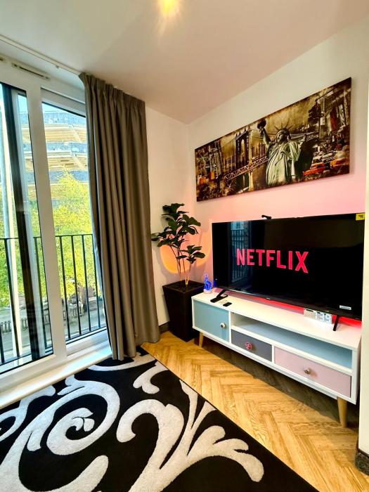 Metro Glow Apartment