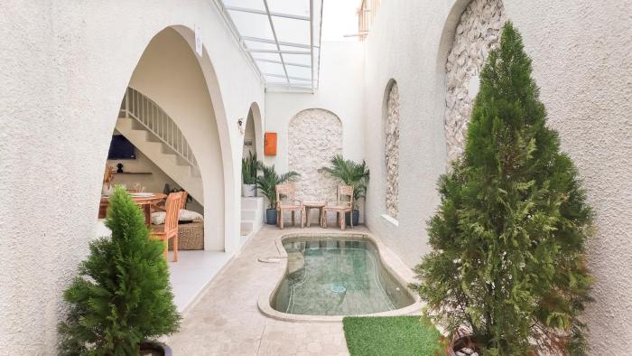 2BR villa central Seminyak, walking distance to Cafes and Restaurant