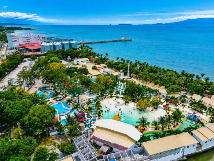 Villa Excellance Beach & Wave Pool Resort - Suites and Villas