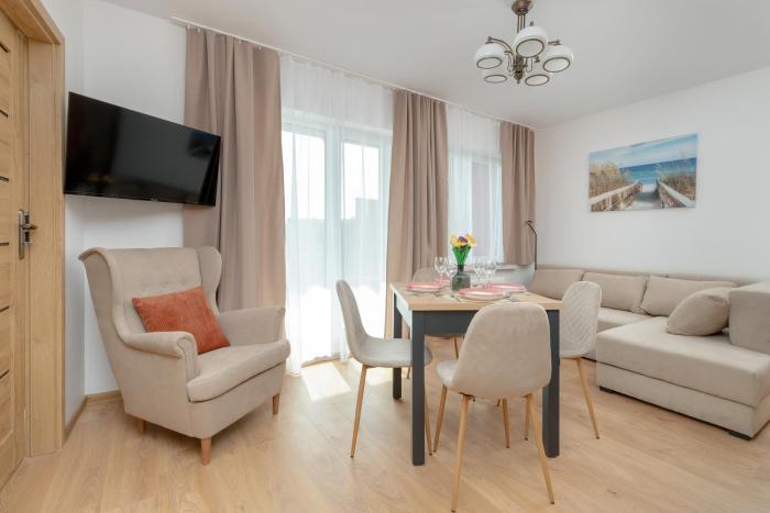 Chłapowo Cosy Apartment with a Balcony by Noclegi Renters