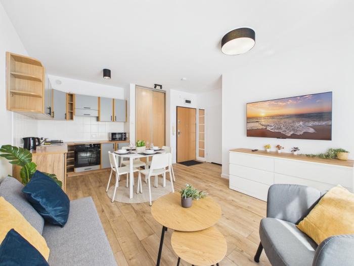 Sierpińskiego apartment with balcony near Szczęśliwicki Park