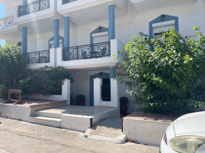 Plaka Apartments